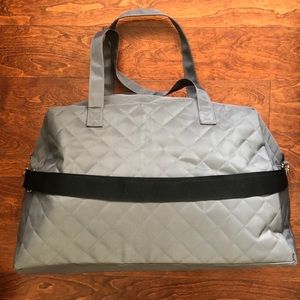 Grey quilted duffel bag (NWOT)